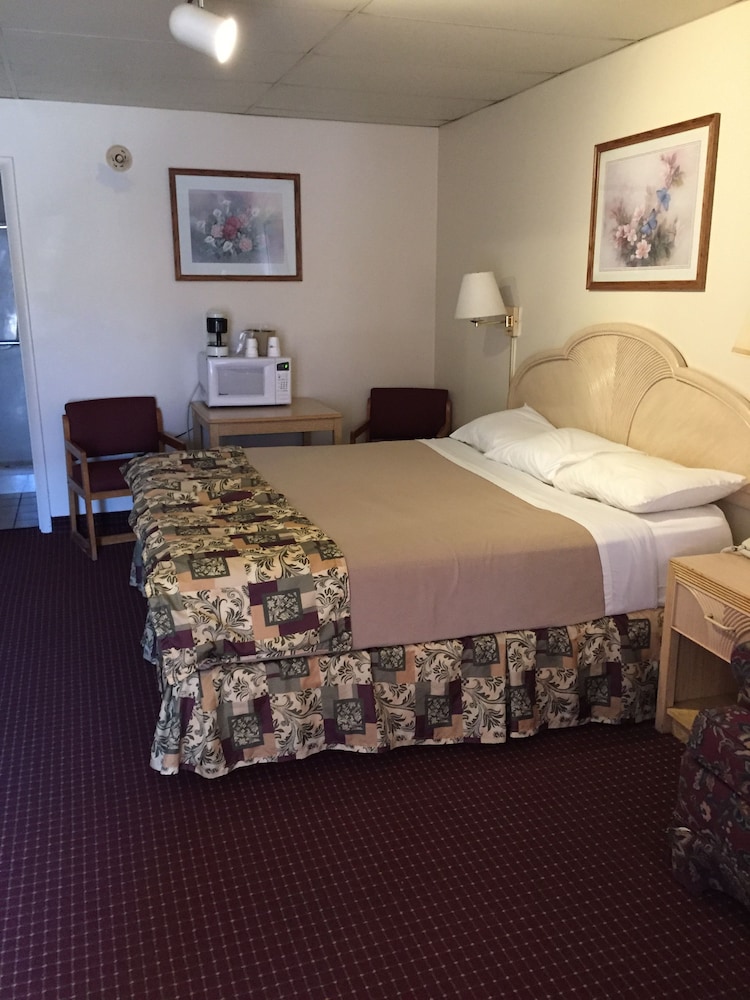 Non Poolside room with One king size bed Non smoking photo 1