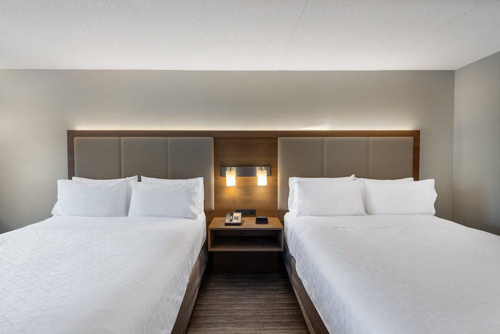 Suite, 1 Bedroom - Photo 1