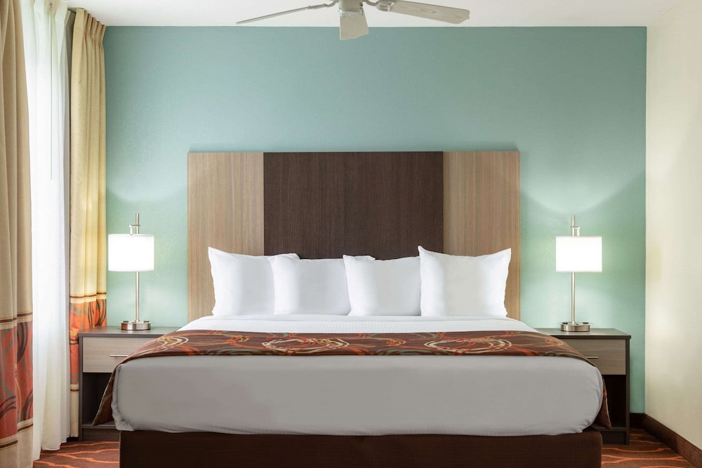 Room, 1 King Bed, Non Smoking - Photo 10