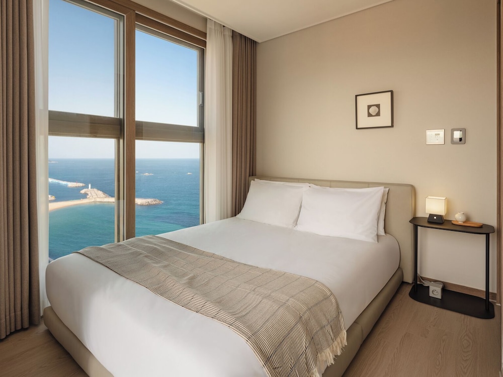 Premier Suite Ocean photo 2