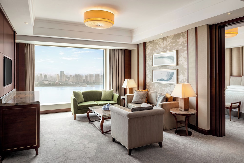 Executive Suite, 1 King Bed, River View photo 1