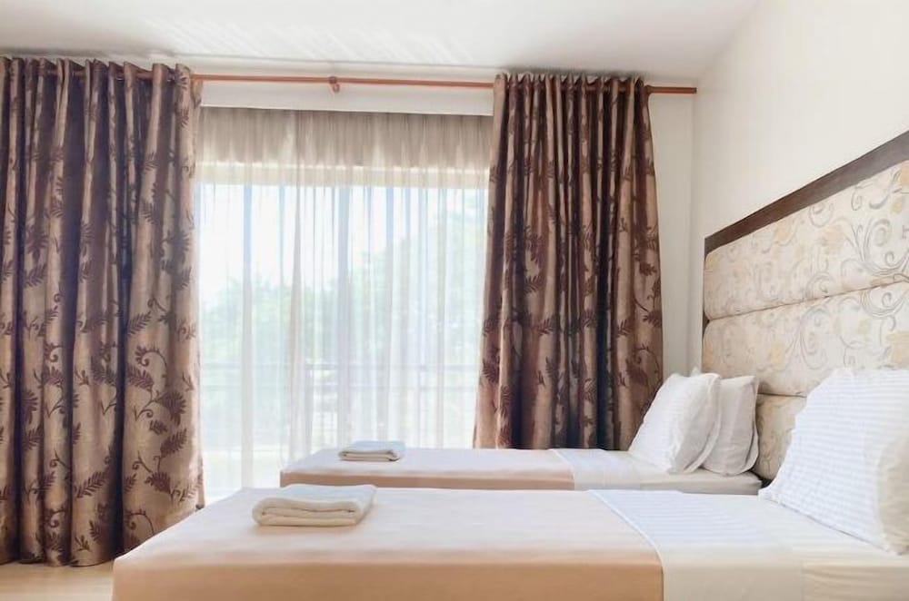 Standard Twin Room - Photo 3