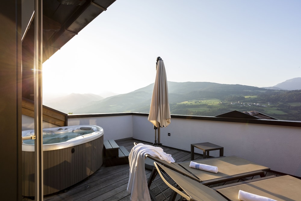 Panoramic Suite, 1 Bedroom, Hot Tub, Mountain View, photo 6