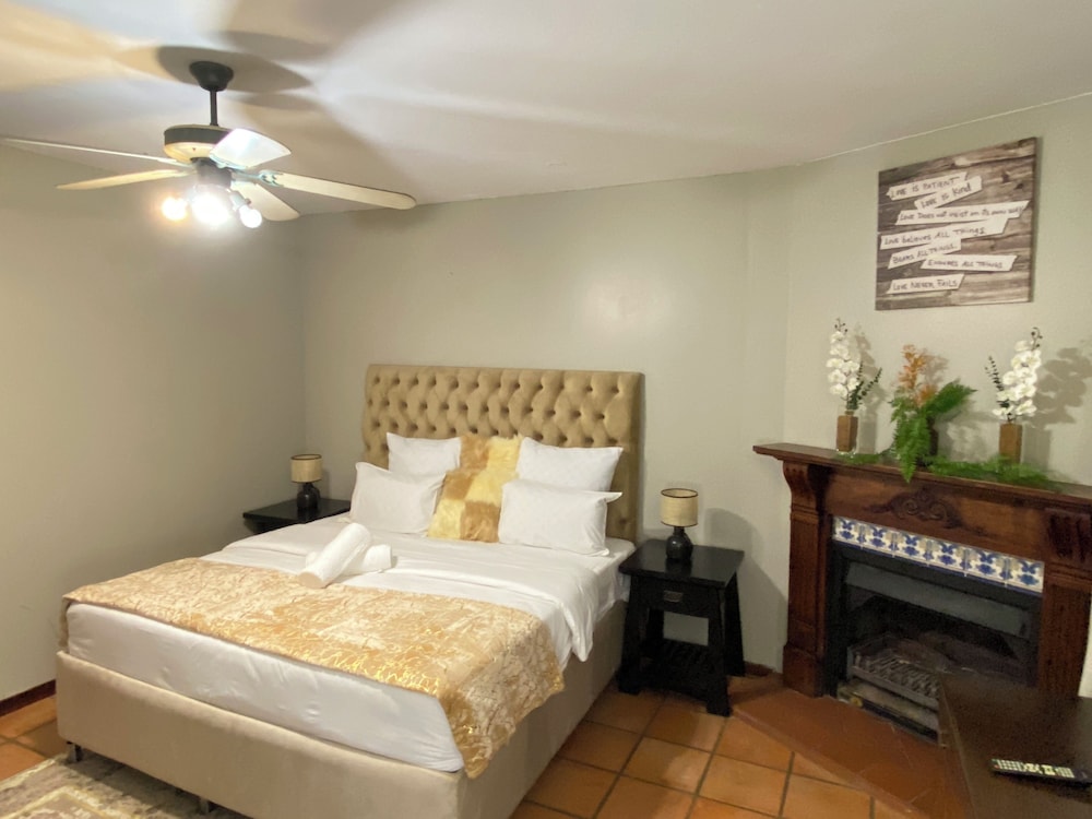 Standard Double Room - Photo 17