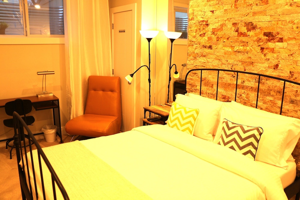 Deluxe Private Basement Room photo 1