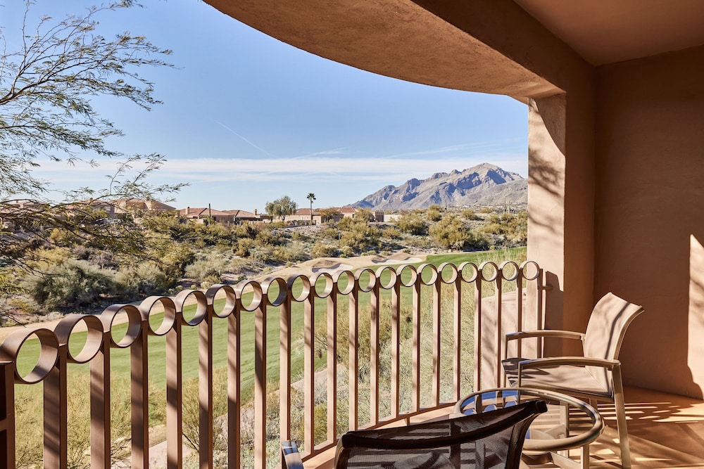 Deluxe Room, 1 King Bed, Golf View - Photo 4