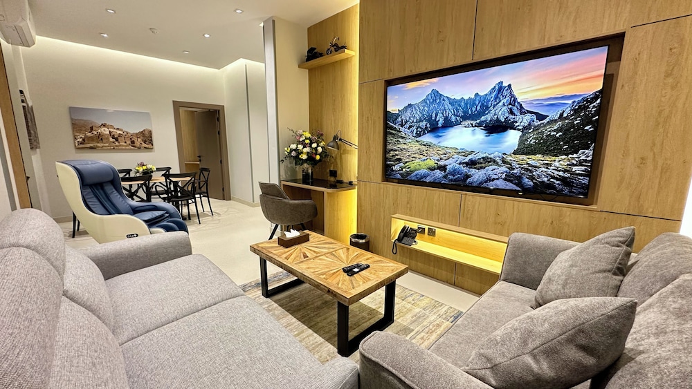 Deluxe Apartment, 3 Bedrooms - Photo 1