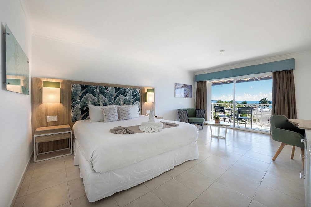 Deluxe Double or Twin Room, Balcony, Ocean View (No access to the saltwater pool) - Photo 1