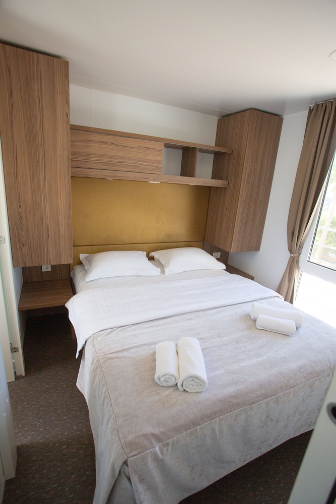 Basic Mobile Home, 2 Bedrooms, Garden View