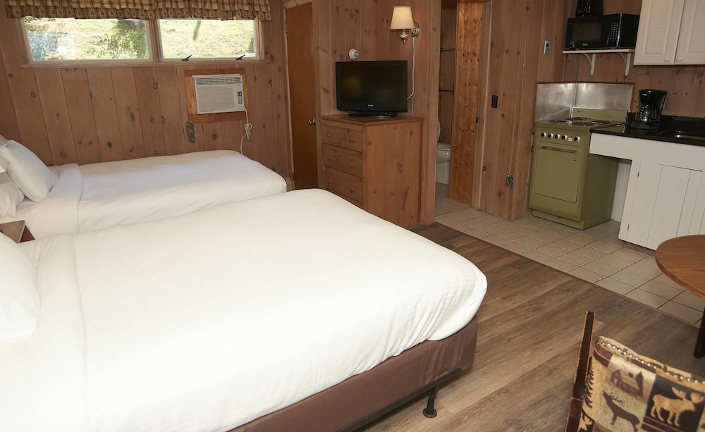 Cabin, 2 Double Beds, Kitchenette, Lake View photo 3