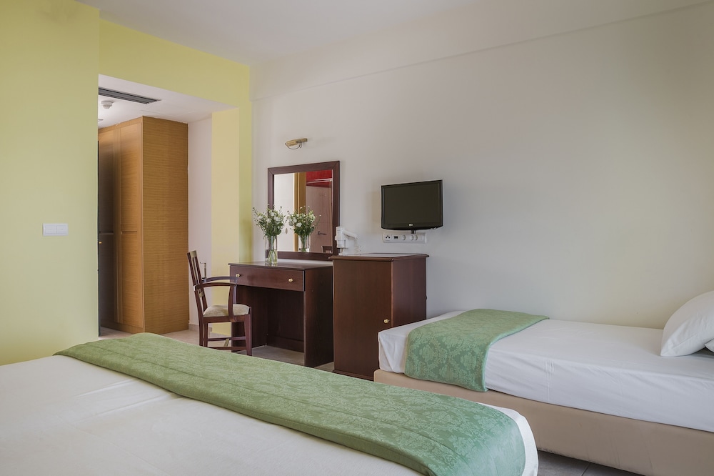 Standard Double Room - Photo 2