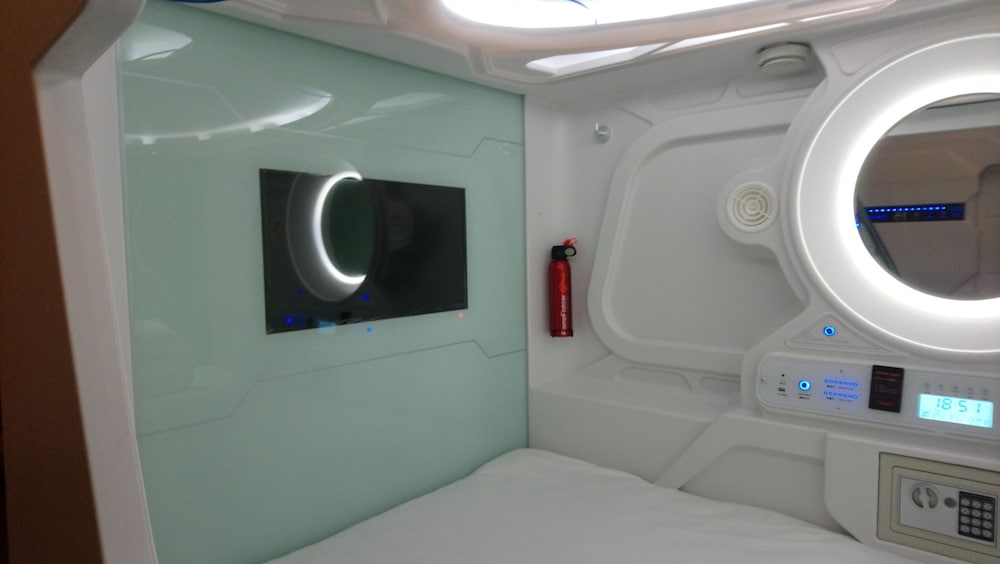 1 Capsule Bed photo 3