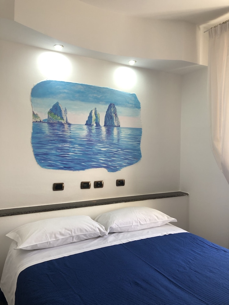 Standard Double Room, 1 Queen Bed, Non Smoking, Air conditioning - Photo 2