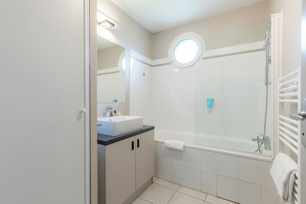 Basic Apartment, 2 Bedrooms - Photo 7