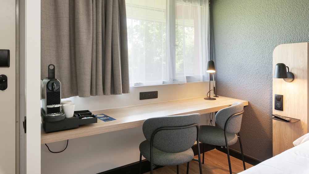 Standard Room, Multiple Beds - Photo 2