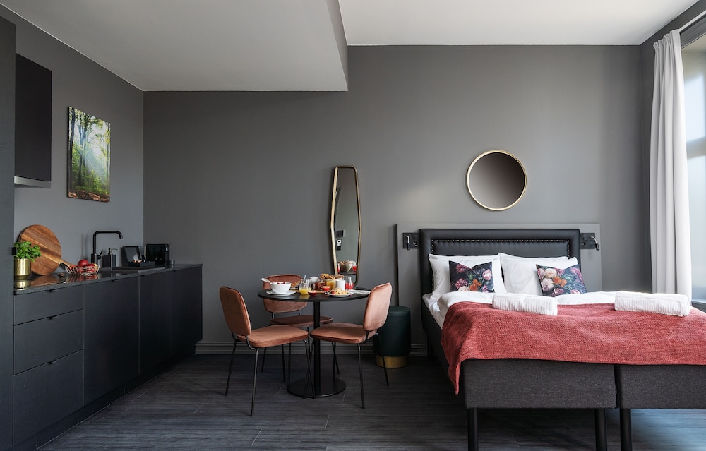Executive Studio / Family Room with Kitchen