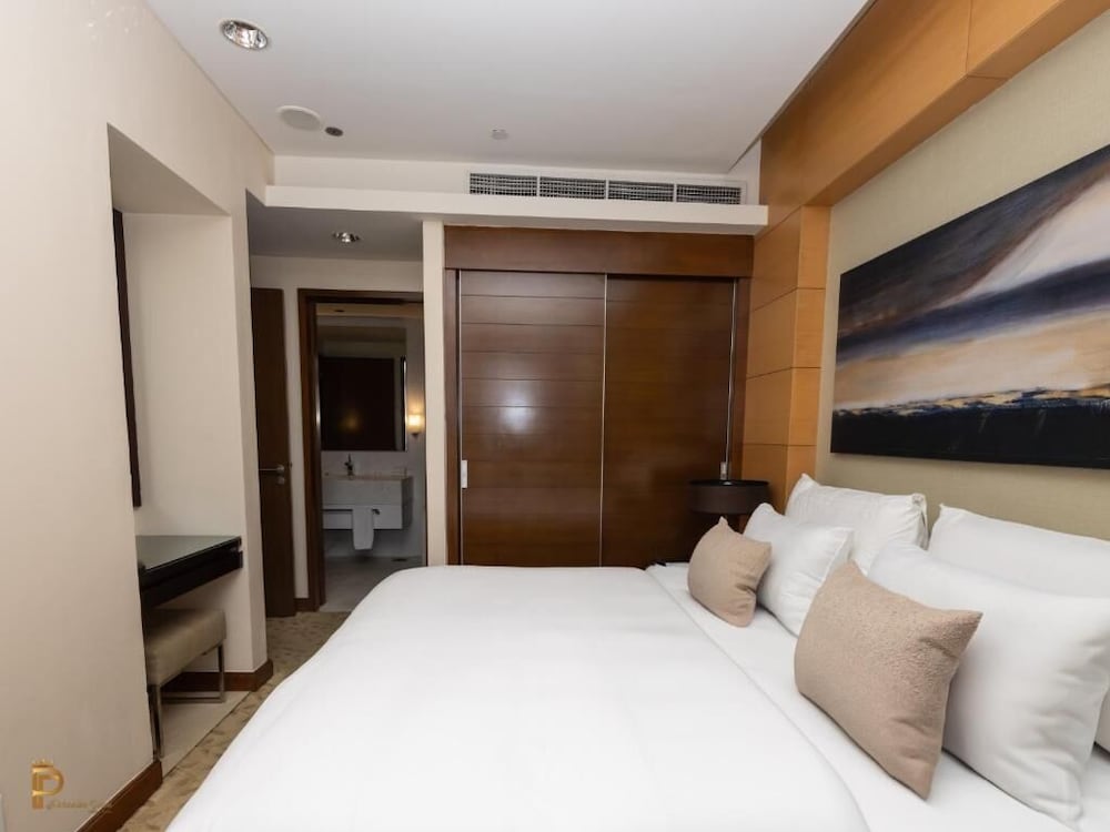 Serene Bedroom At Dubai Mall photo 2