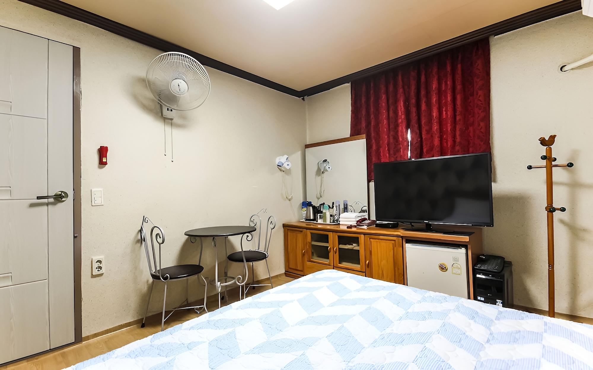 Room (General room a) - Photo 14
