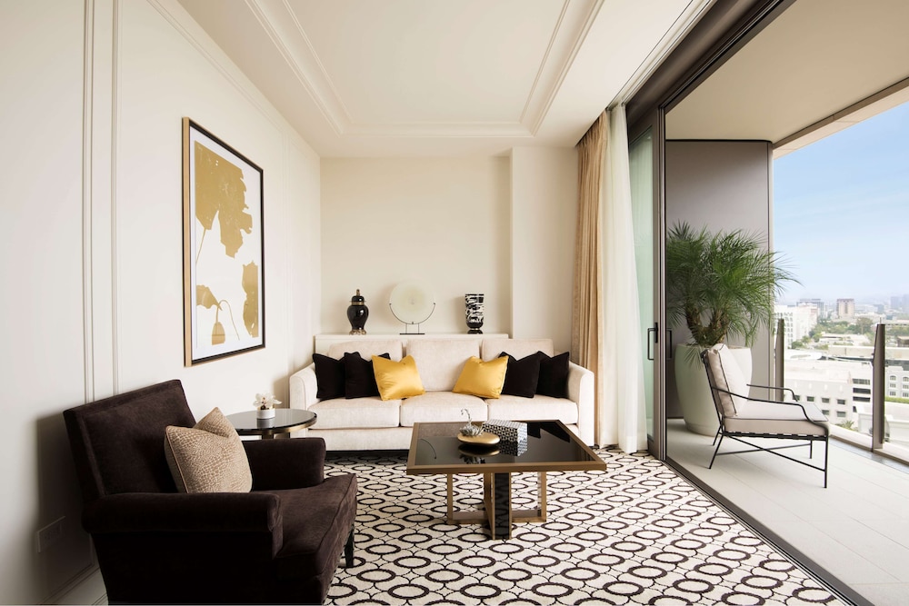 Junior Suite, 1 King Bed, Corner (Hearing, Deluxe, High Floor)