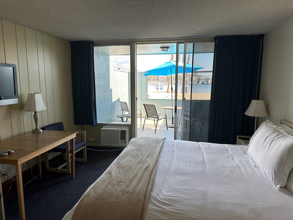 Romantic Room, 1 King Bed, Patio, Marina View photo 1
