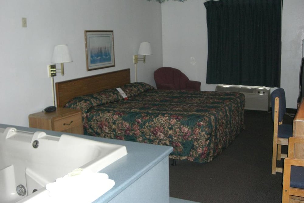 Jacuzzi 1 Queen Bed Non-Smoking photo 1