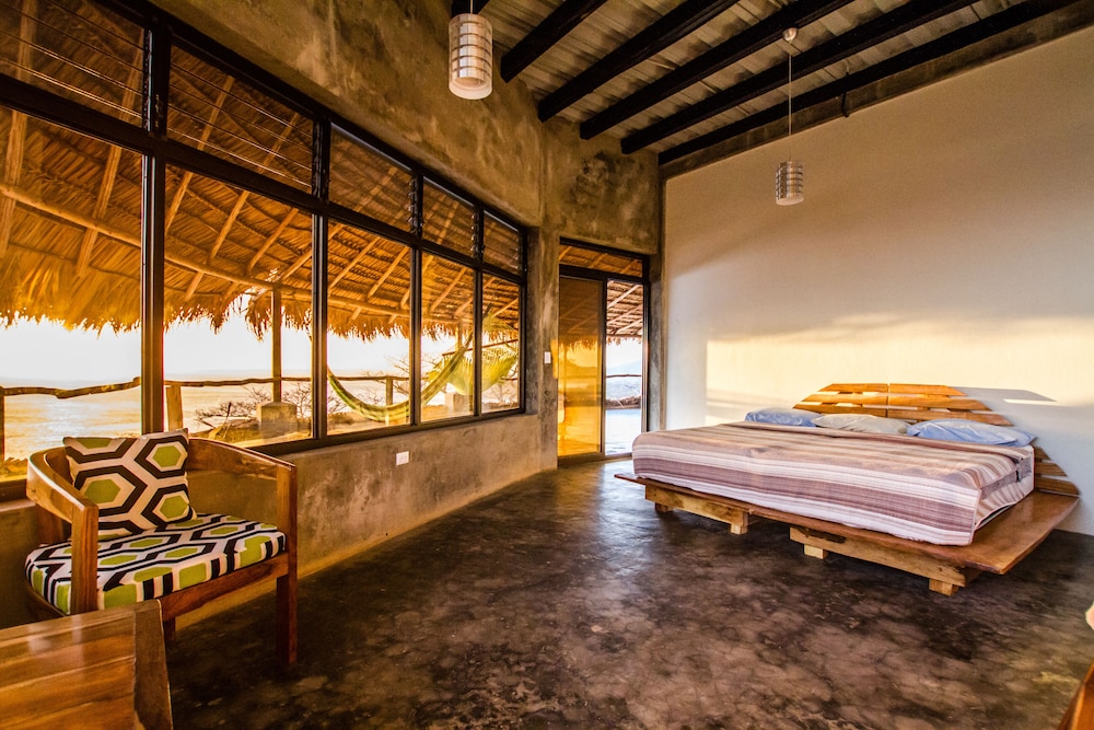 Deluxe Double Room, Multiple Beds, Ocean View, Sea Facing photo 1