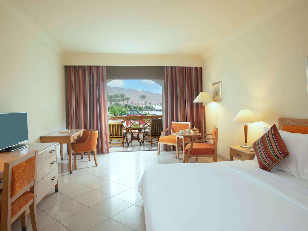 Classic Room, 1 King Bed, Sea View - Photo 8