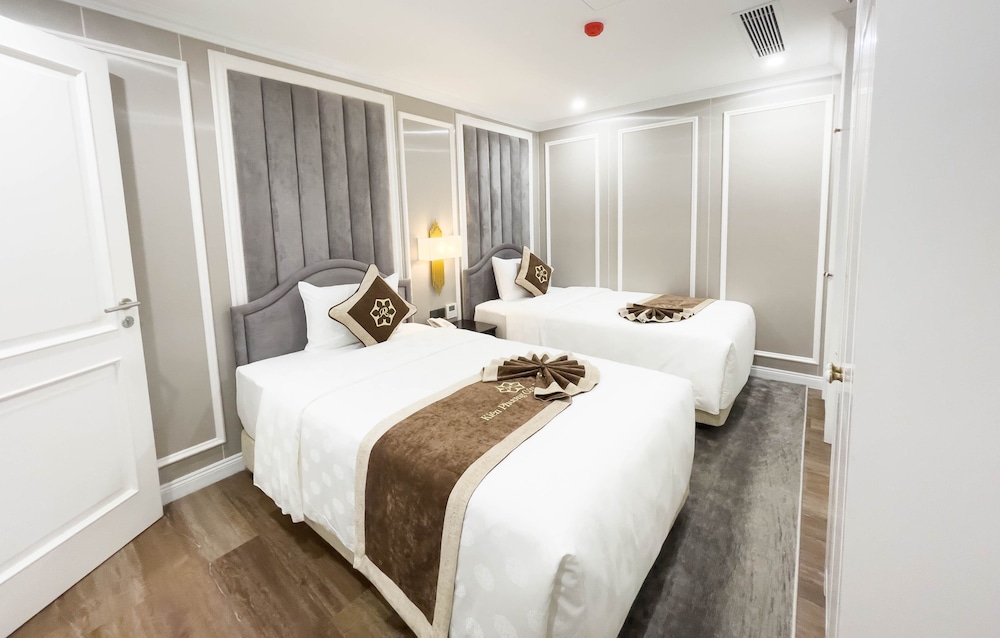 Family Executive Suite - Photo 6