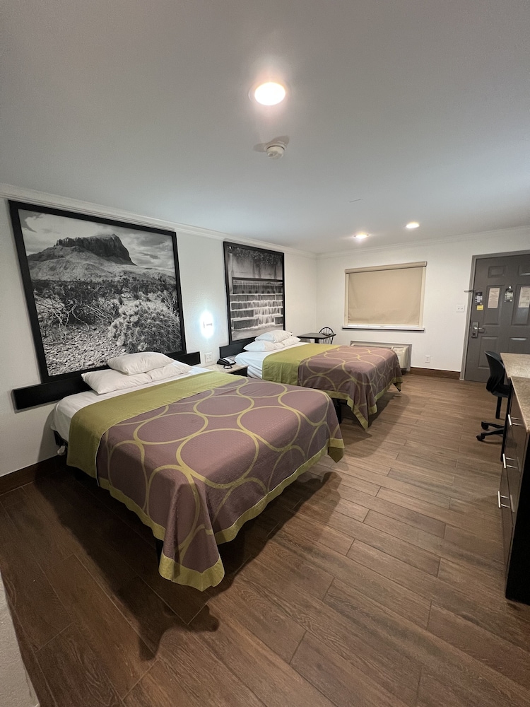 Standard Room, 2 Queen Beds, Smoking - Photo 1
