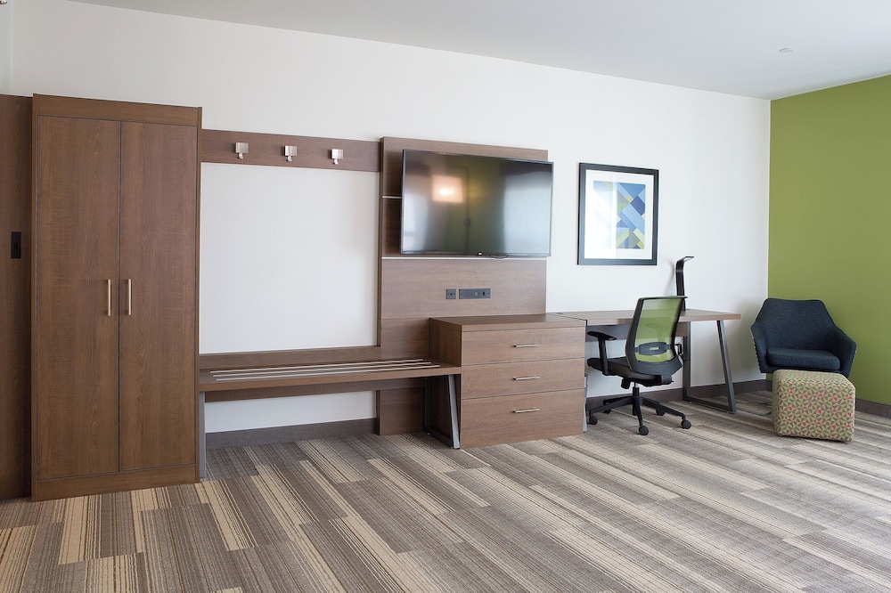 Suite, Multiple Beds - Photo 1