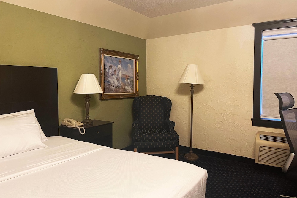 Room, 1 King Bed, Non Smoking - Photo 2