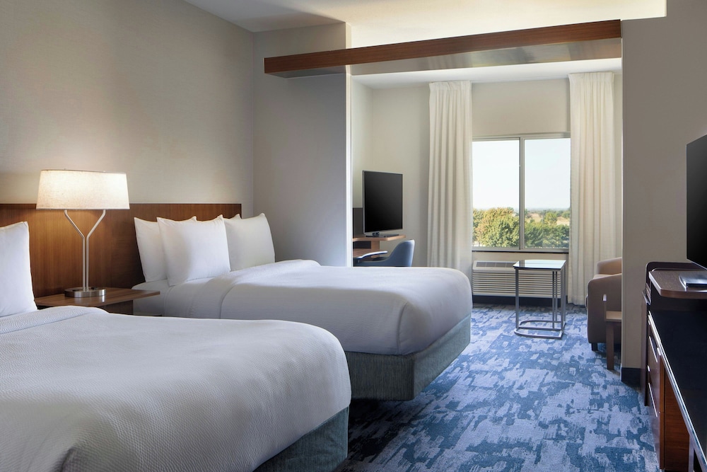 Room, 2 Queen Beds (Hearing Accessible) photo 1