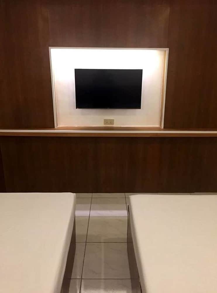 Family Room photo 2