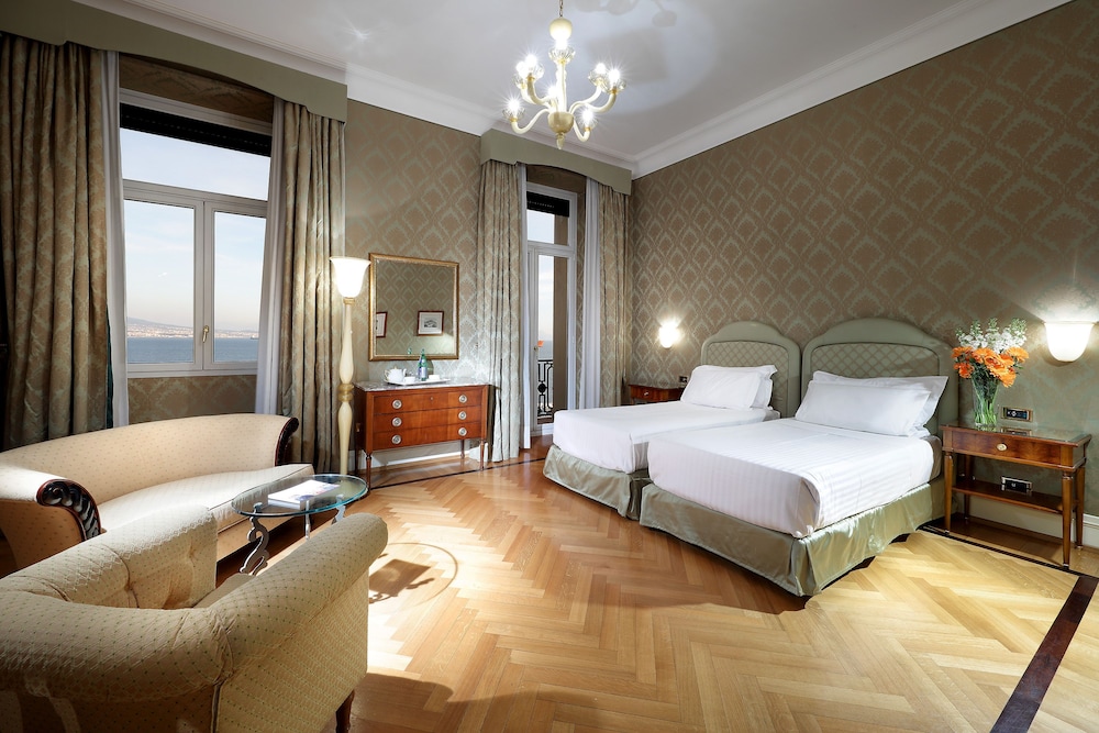 Suite, Sea View