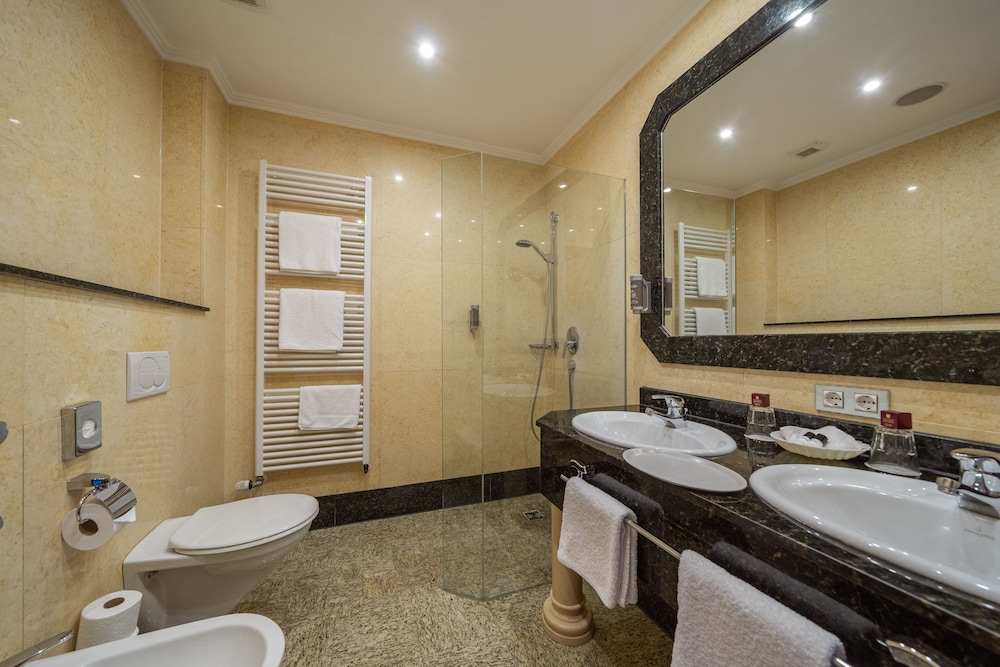 Double Room - Photo 8