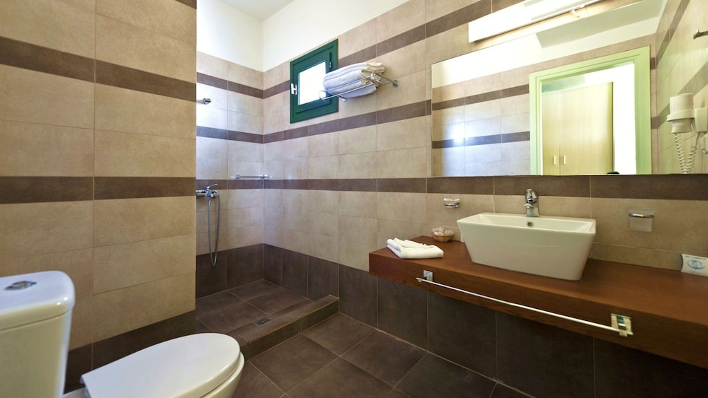 Deluxe Double or Twin Room, Sea View photo 3