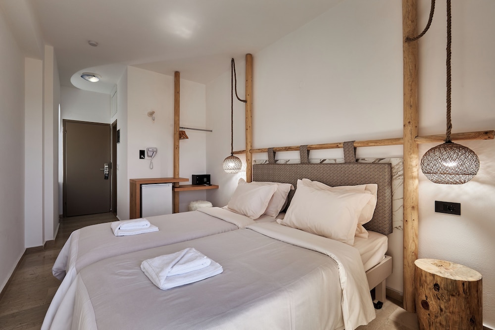 Standard Room, Pool View - Photo 4