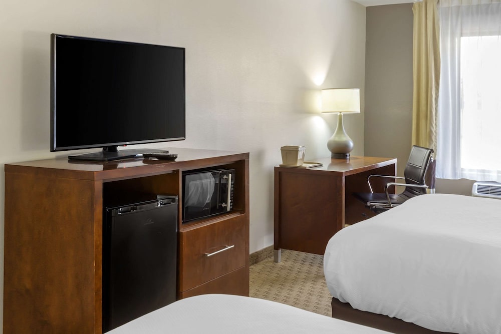 Standard Room, 2 Queen Beds, Non Smoking - Photo 2