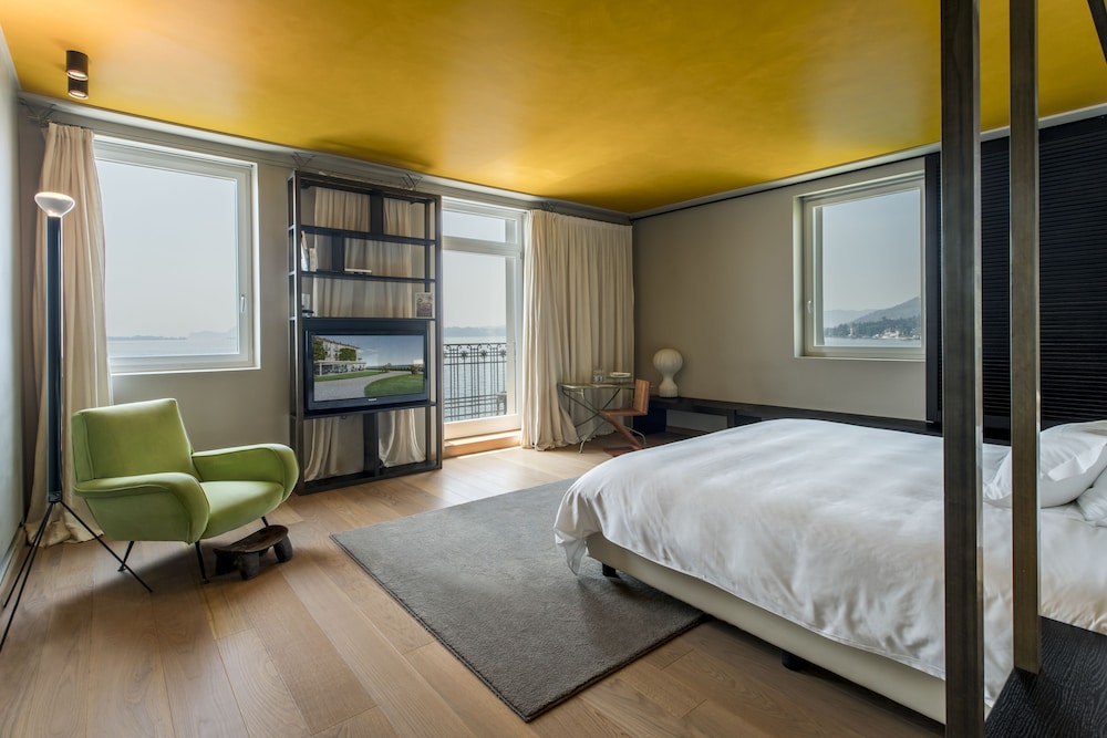 Suite - Photo 1