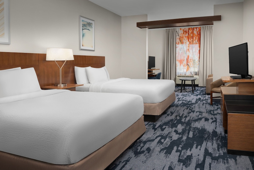 Suite, Multiple Beds, Pool View