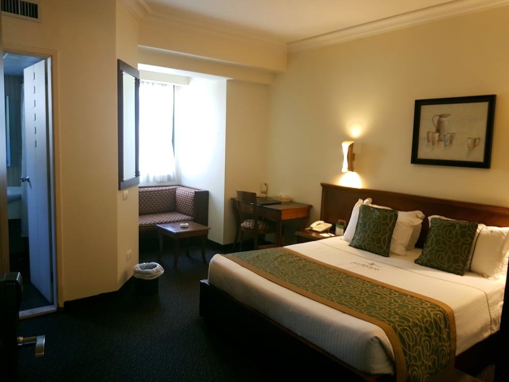 Standard Room, 1 Queen Bed photo 1