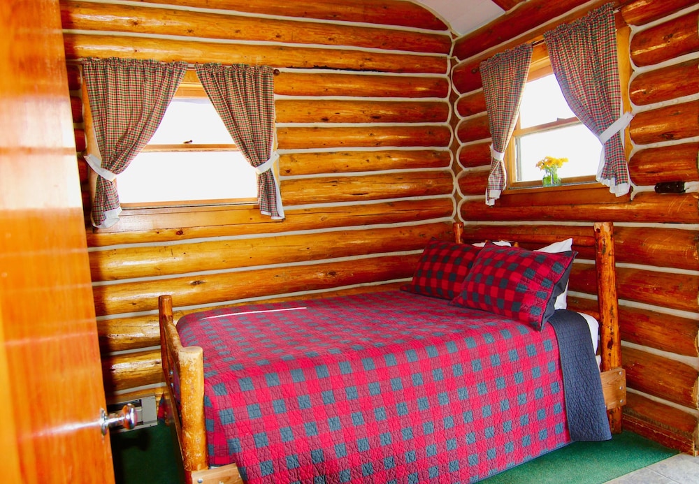 Cabin, 1 Double Bed (Rustic, bathroom) photo 3