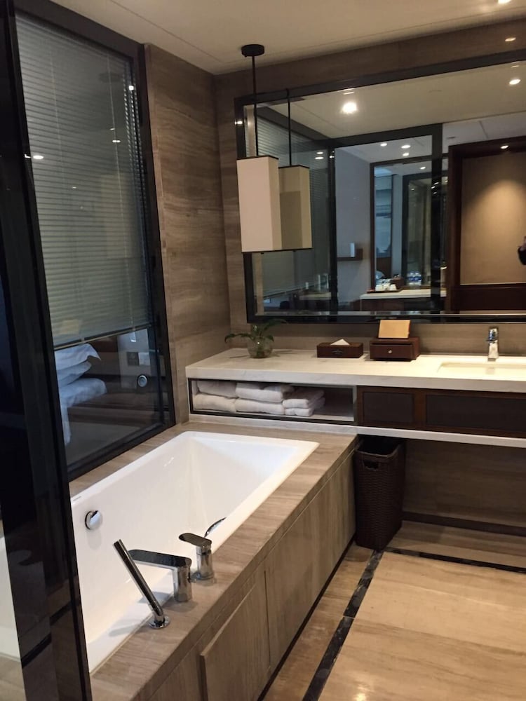 Deluxe Suite, Lake View photo 2
