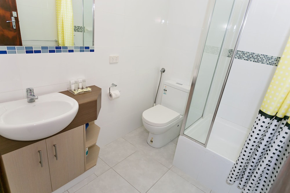 One-Bedroom Apartment - Photo 3