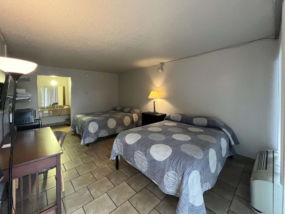 Standard Room, 2 Queen Beds, Non Smoking, Refrigerator & Microwave - Photo 1