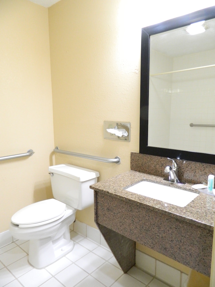 Standard Room, 2 Queen Beds, Non Smoking - Photo 4