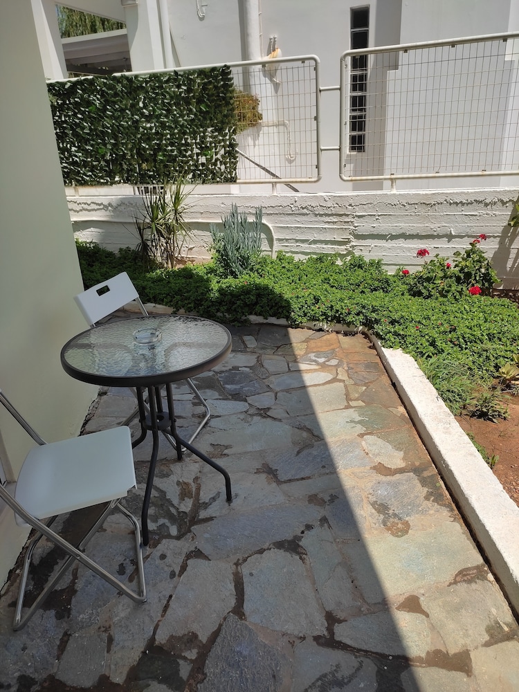 Comfort Room, 2 Twin Beds, Courtyard View photo 2