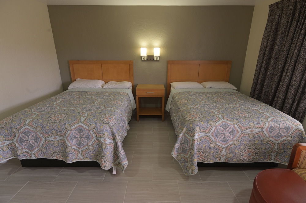 Standard Room, 2 Double Beds, Non Smoking photo 2