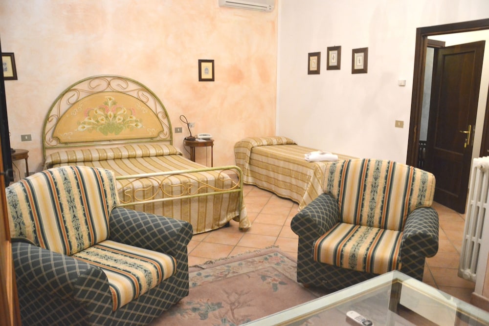 Triple Room photo 2