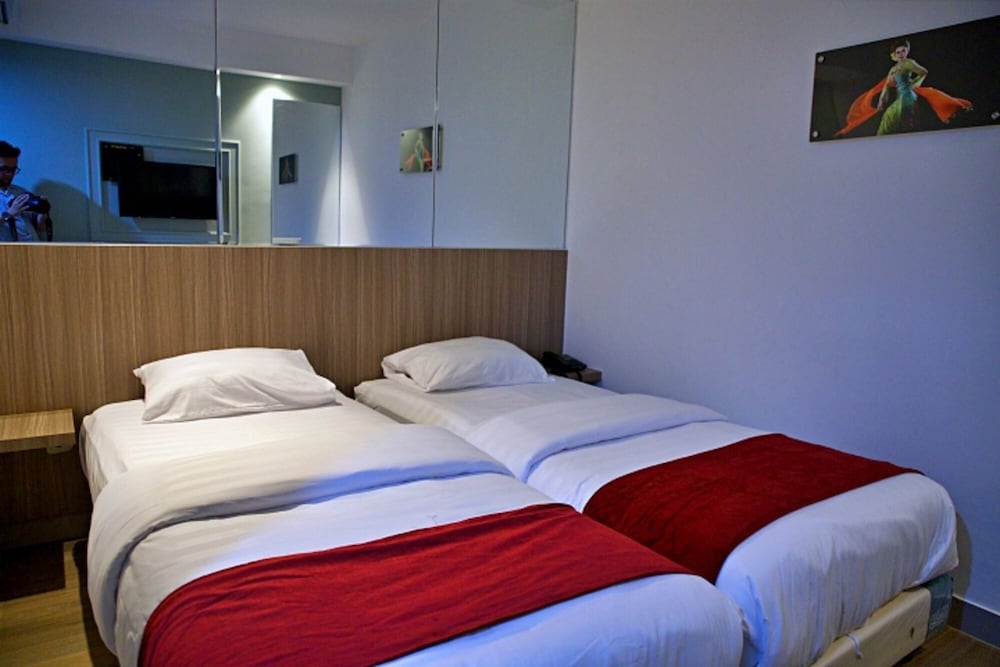 Standard Room, 2 Twin Beds - Photo 1